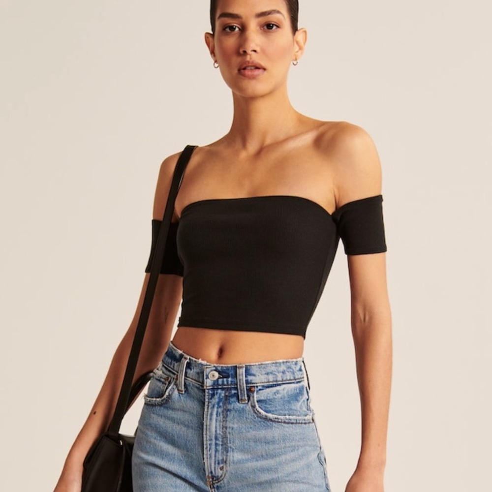 NWOT. Abercrombie & Fitch Black Off-The-Shoulder Cropped Tank.